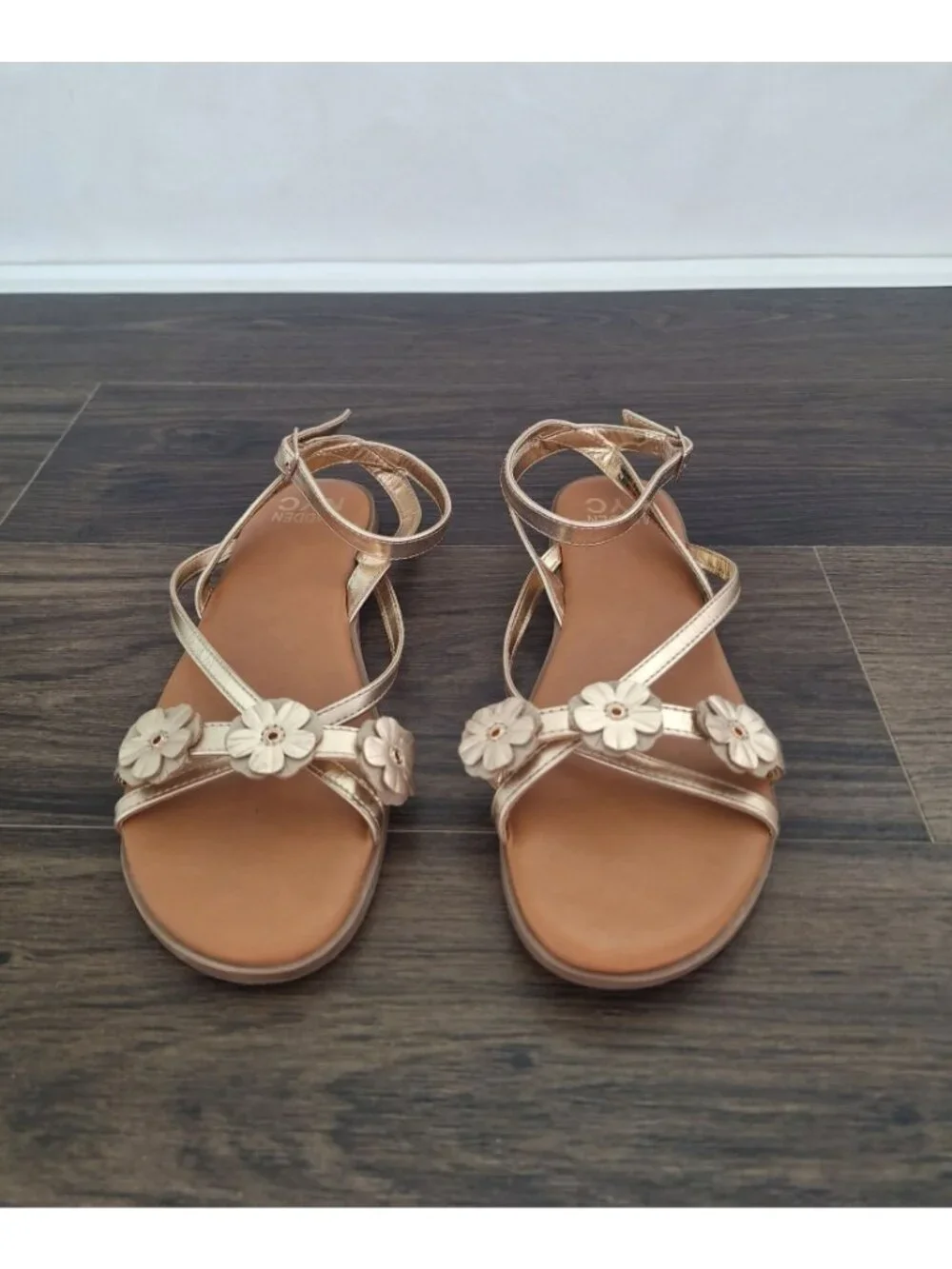 💙 Madden NYC Women’s Size 6 Gold Metallic Floral Ankle Strap Flat Sandals